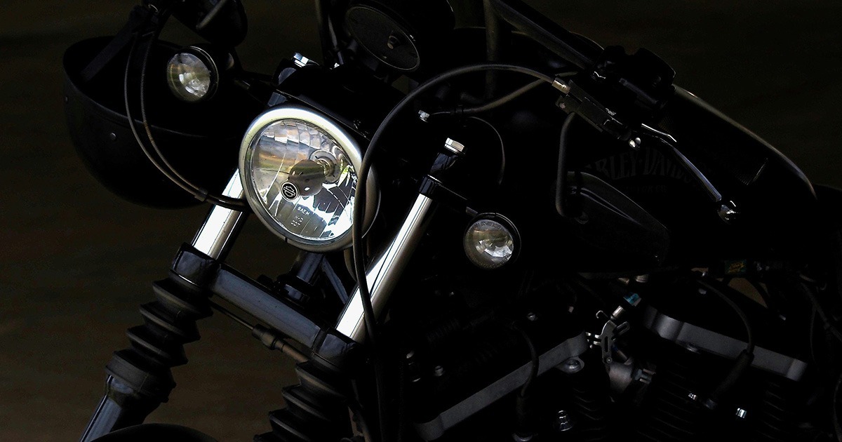 le système d'éclairage est crucial pour les motos tout-terrain